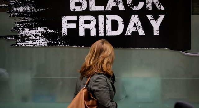 Black Friday: Η Παρασκευή που «βάφει» μαύρο τον Νοέμβριο