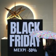 Στον ρυθμό της Black Friday κινείται όλο τον Νοέμβριο το λιανεμπόριο