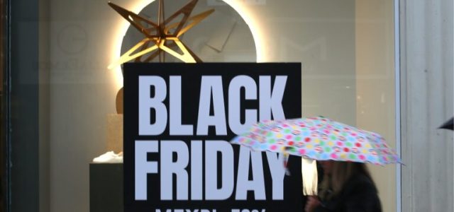 Στον ρυθμό της Black Friday κινείται όλο τον Νοέμβριο το λιανεμπόριο