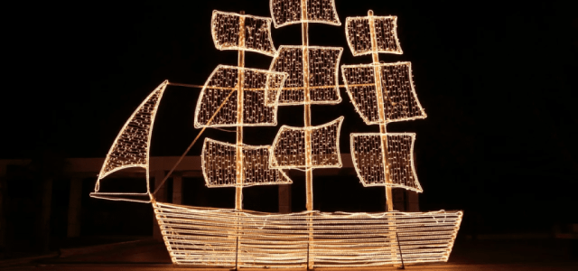 Χριστούγεννα: Γιατί στολίζουμε καράβι και όχι δέντρο στην Ελλάδα