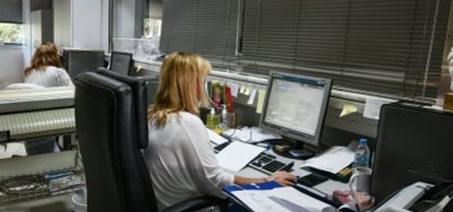 Πανελλαδικό κυνήγι χρεών από την Εφορία το 2024