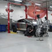 Ρομπότ της Tesla επιτέθηκε σε μηχανικό στο εργοστάσιο του Όστιν