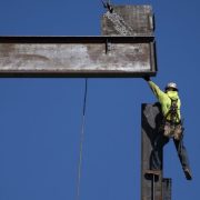 Γιατί λείπουν εκατοντάδες χιλιάδες εργατικά χέρια