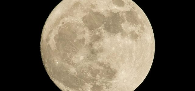 Το φεγγάρι συρρικνώνεται: Τι έδειξε νέα έρευνα – Γιατί ανησυχούν οι επιστήμονες