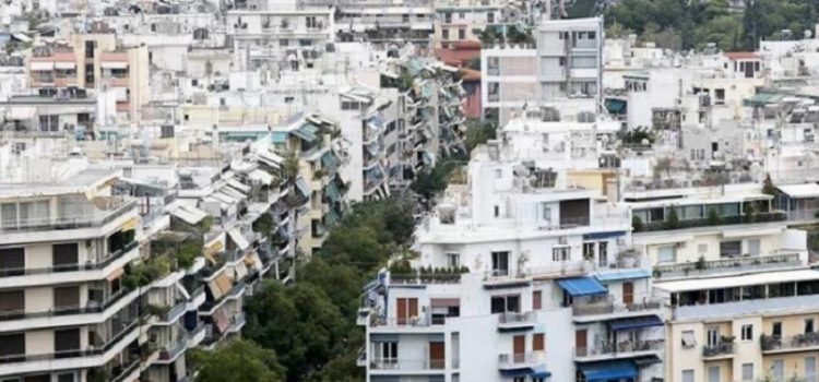 Επιστρέφει το επάγγελμα του θυρωρού στην Αθήνα – Λίστες αναμονής σε πολυκατοικίες