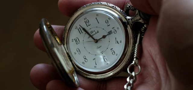 Επιστήμονες ανακάλυψαν στοιχεία για το αν ο χρόνος μπορεί να αντιστραφεί
