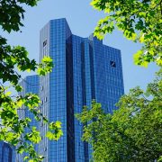 Deutsche Bank: Η τεχνητή νοημοσύνη αλλάζει τις ζωές και τις οικονομίες – Θα ανέβουν κι άλλο οι αγορές