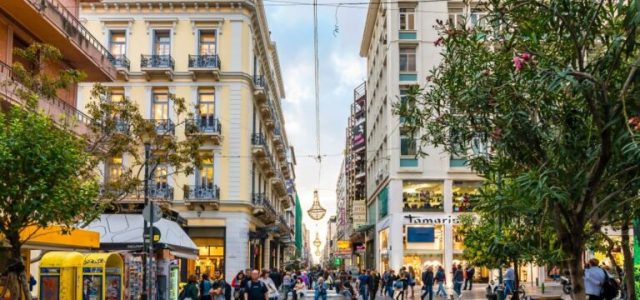 Ούτε αποταμιεύουν, ούτε επενδύουν οι Έλληνες – Τι φοβούνται;