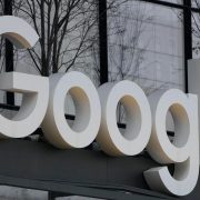 Η Google σχεδιάζει να χρεώνει τις αναζητήσεις στο διαδίκτυο με AI