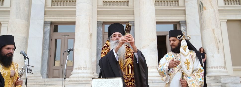 Η Τιμία Χείρα του Αγίου Χαραλάμπους από την Ι.Μονή Μεγάλου Σπηλαίου στον Μητροπολιτικό Ι.Ν. Αγ. Κωνσταντίνου και Ελένης Πειραιώς