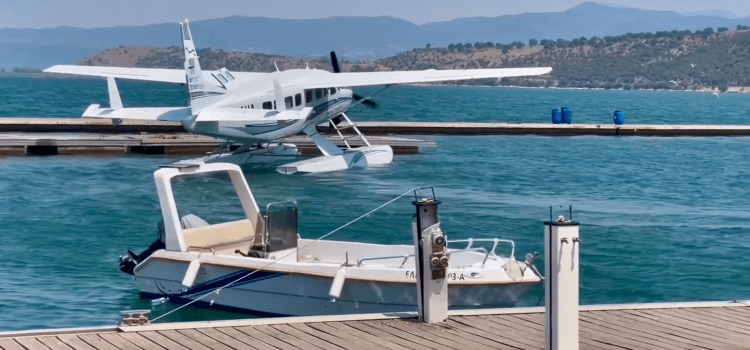 Μετά τις Σποράδες και τη Σκύρο, η Hellenic Seaplanes έκανε την εμφάνισή της και στο λιμάνι της Αμφιλοχίας!