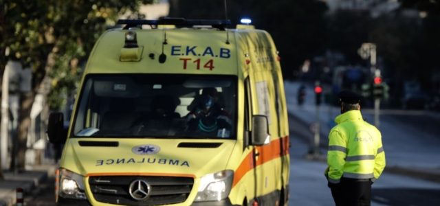 Σαλαμίνα: Μετωπική σύγκρουση δύο ΙΧ – Βαριά τραυματισμένος 16χρονος οδηγός