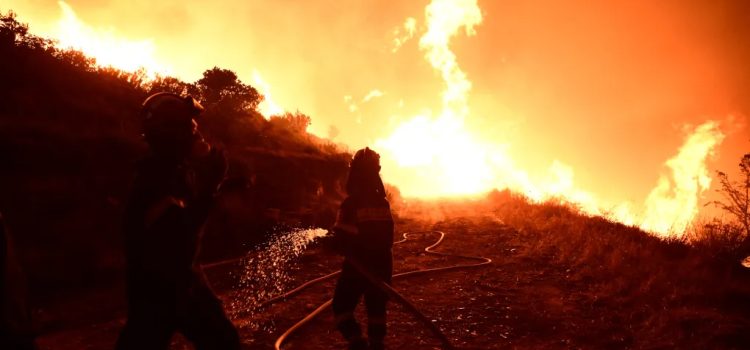 Απασφάλισαν οι πυροσβέστες: Μην παίζετε με τις ζωές μας