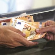 Με επίδομα 300 ευρώ αντικαθίσταται η παροχή γάλακτος στους εργαζομένους ΟΤΑ