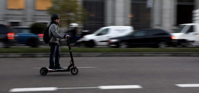 Ηλεκτρικά πατίνια: Τι προβλέπει η νομοθεσία – Οι ποινές