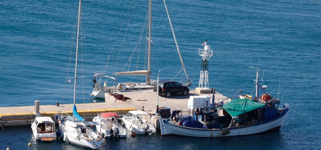 Τροπολογία: Aπαλλάσσονται τα μικρά σκάφη από τον φόρο