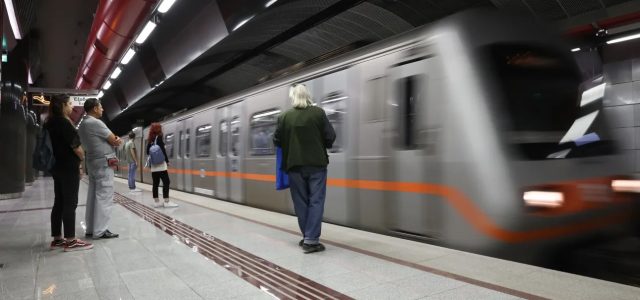 Αυξημένη κίνηση στα βραδινά δρομολόγια του μετρό – Πώς λειτούργησε η επέκταση του ωραρίου