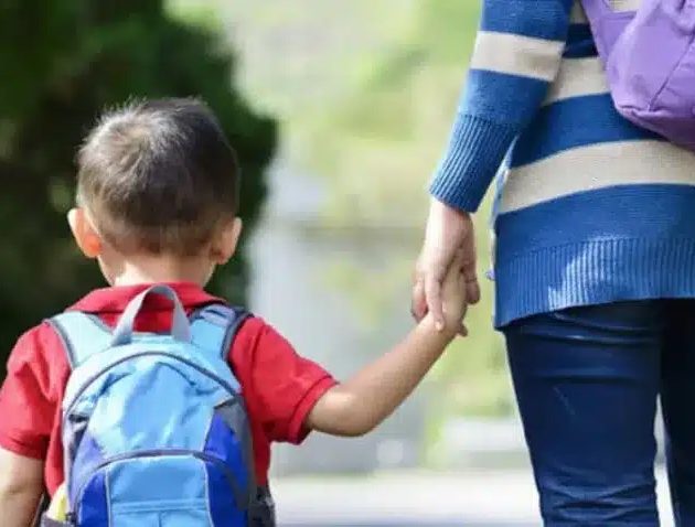 Ποιοι γονείς ανήλικων τέκνων μπορούν να λάβουν σύνταξη πριν από τα 62