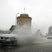 Οδηγοί προσοχή: Το πρόστιμο αν βρέξετε πεζό