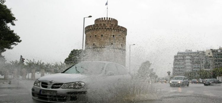 Οδηγοί προσοχή: Το πρόστιμο αν βρέξετε πεζό