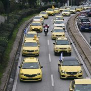 Το υπουργείο Μεταφορών καταργεί τους λεωφορειοδρόμους: Προτεραιότητα στα ταξί και τα μηχανάκια…