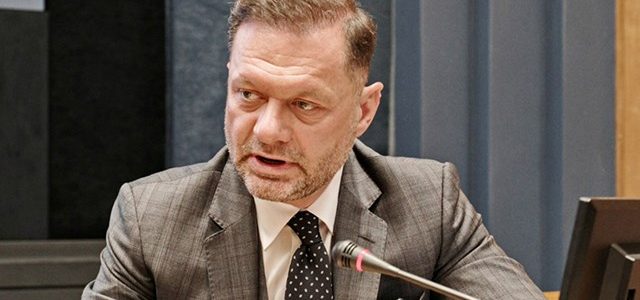 Πάνος Ξενοκώστας: «Γιατί το Πολεμικό Ναυτικό αρνείται να εμπιστευτεί τα ελληνικά ναυπηγεία;»