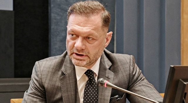 Πάνος Ξενοκώστας: «Γιατί το Πολεμικό Ναυτικό αρνείται να εμπιστευτεί τα ελληνικά ναυπηγεία;»