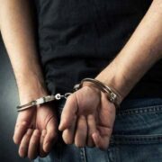 Συνελήφθη για ξέπλυμα μαύρου χρήματος εργολάβος του Δήμου – Κατασχέθηκαν τα φορτηγά του