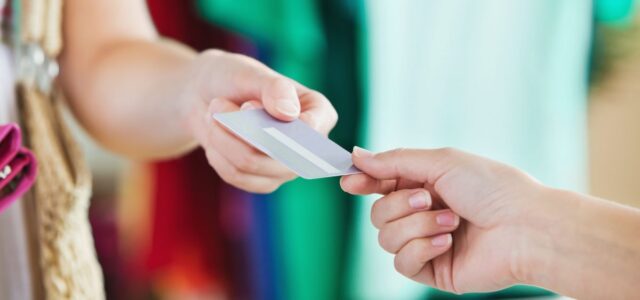 Εκρηξη των συναλλαγών με πλαστικό χρήμα – Το παράδειγμα της Κορέας