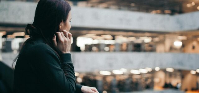 Η μοναξιά «σαρώνει» τις νεαρές ηλικίες – Τα νέα παγκόσμια δεδομένα σοκάρουν