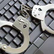 Καταδίκη πολίτη για παράνομη διανομή αρχείων στο διαδίκτυο