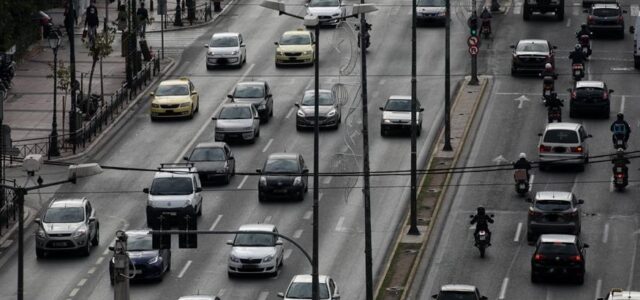 Ασφάλειες: Τι αλλάζει στα ΙΧ και στις επιχειρήσεις με τζίρο άνω των 500.000 ευρώ