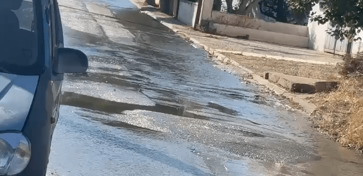 Μεγάλη Διαρροή Λυμάτων στα Αμπελάκια Σαλαμίνας – Ανάστατοι οι Κάτοικοι 