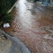 ΤΑ ΛΥΜΑΤΑ ΠΛΗΜΜΥΡΙΖΟΥΝ ΤΑ ΑΜΠΕΛΑΚΙΑ ΚΑΙ ΦΤΑΝΟΥΝ ΩΣ ΤΗΝ ΘΑΛΑΣΣΑ