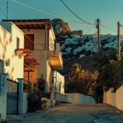 Ρύθμιση για τα οικόπεδα που έγιναν χωράφια: Τι θα ισχύει για οικισμούς κάτω των 2.000 κατοίκων
