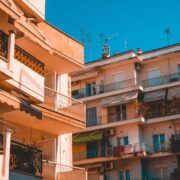 Πιο εύκολη η έξωση ενοικιαστή από το 2026 – Τι πρέπει να ξέρετε για τη νέα ρύθμιση