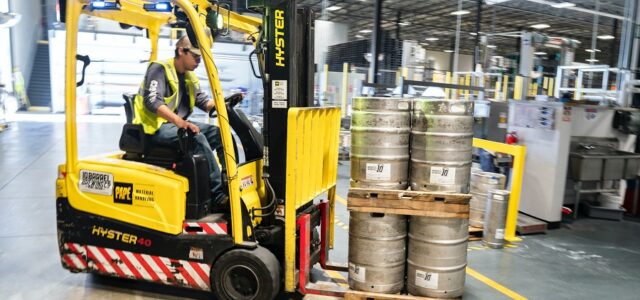 Ανοδικά η μεταποίηση στην Ελλάδα: Ανάπτυξη και αύξηση παραγγελιών στον Ιούνιο