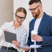 «Walking meeting»: Γιατί να περπατήσω στη δουλειά; Η επιστήμη απαντά