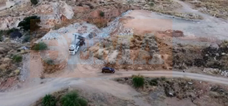 Σαλαμίνα: Σύλληψη τριών οδηγών φορτηγών για απόρριψη στερεών αποβλήτων σε λατομείο – Βίντεο ντοκουμέντο