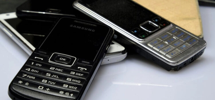 Γιατί όλο και περισσότεροι καταναλωτές στρέφονται προς «απλά» κινητά τηλέφωνα