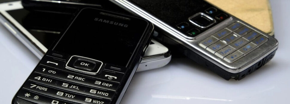 Γιατί όλο και περισσότεροι καταναλωτές στρέφονται προς «απλά» κινητά τηλέφωνα