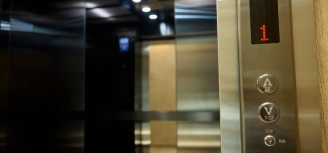 Ασανσέρ: Άνοιξε η πλατφόρμα για την υποχρεωτική καταγραφή τους – Ποια στοιχεία απαιτούνται
