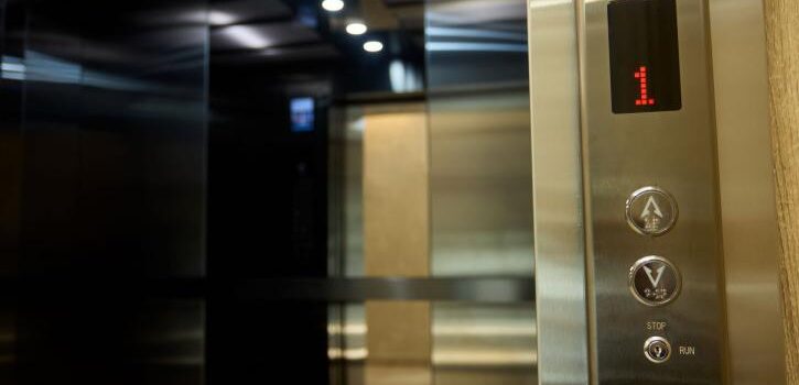 Ασανσέρ: Άνοιξε η πλατφόρμα για την υποχρεωτική καταγραφή τους – Ποια στοιχεία απαιτούνται