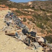 Συνελήφθησαν ο Δήμαρχος και ο Αντιδήμαρχος για ρύπανση του νησιού