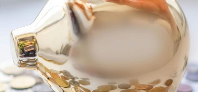 Kαταθέσεις Ελλήνων: 71% με τραπεζικό υπόλοιπο κάτω από 1.000 ευρώ – Μόλις 0,8% έχουν πάνω από 100.000 ευρώ