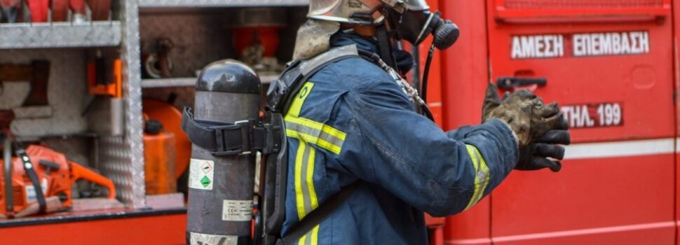 Φωτιά τώρα στη Σαλαμίνα – Καίει στην περιοχή Αμπελάκια