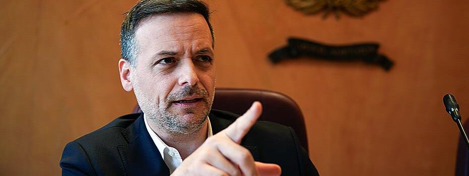 Δούκας: Ο Πρωθυπουργός τιμωρεί τους Δήμους και η πλειοψηφία της ΚΕΔΕ τον χειροκροτεί