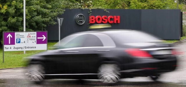 Το τέλος… του τέλους των συμβατικών κινητήρων: Η απροθυμία των πολιτών να «αγκαλιάσουν» την ηλεκτροκίνηση κλονίζει την αυτοκινητοβιομηχανία