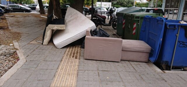 Πετάτε ογκώδη αντικείμενα; – Φυλάκιση και πρόστιμα μέχρι 60.000 ευρώ