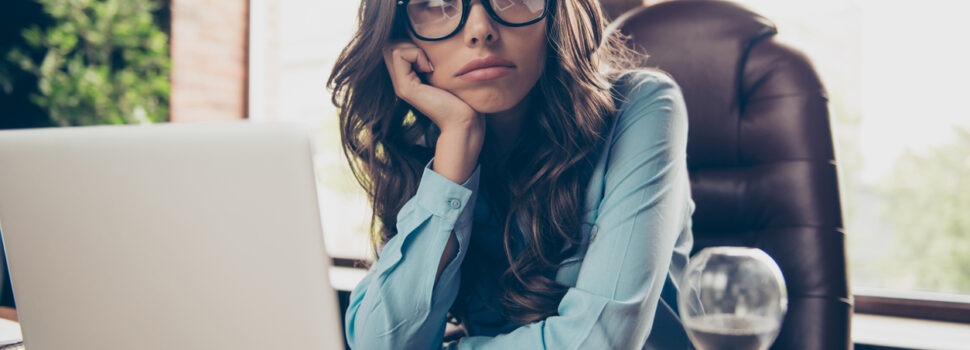 Burnout VS Βoreout: Είναι η πλήξη στη δουλειά πιο επικίνδυνη από την εξουθένωση;
